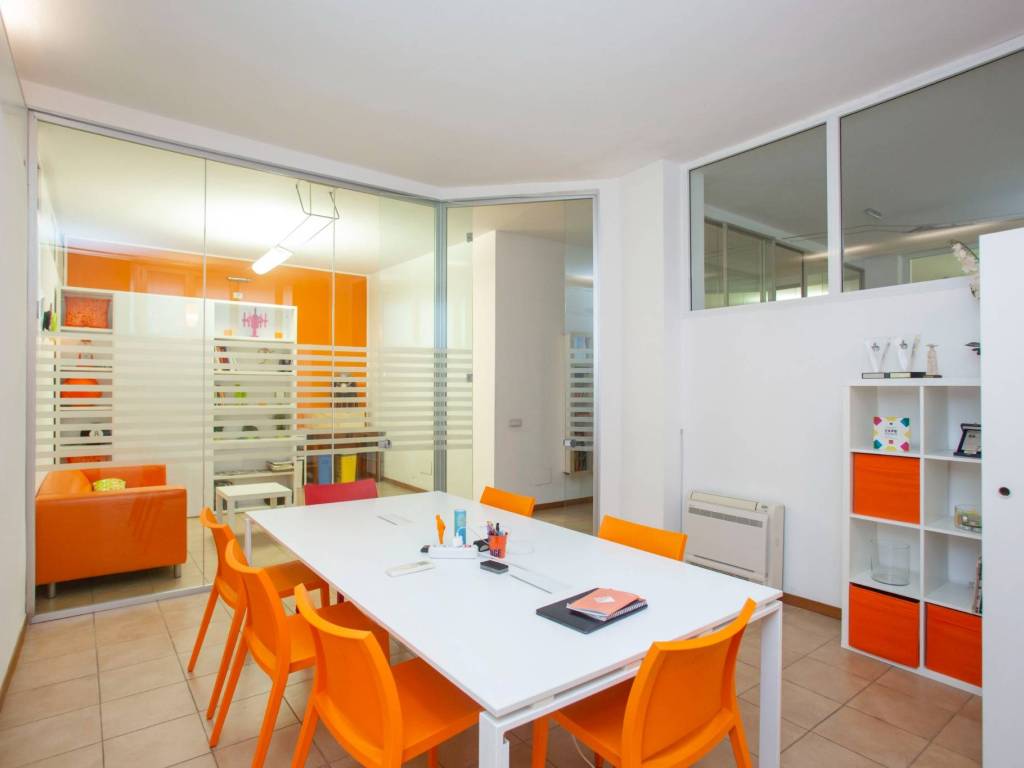 ufficio in vendita a Milano in zona Città Studi