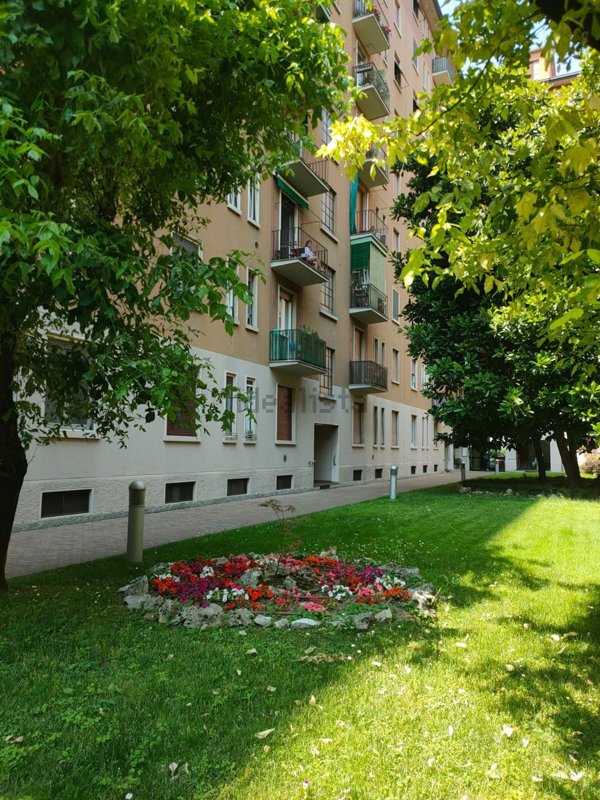 appartamento in vendita a Milano in zona Prato Centenaro