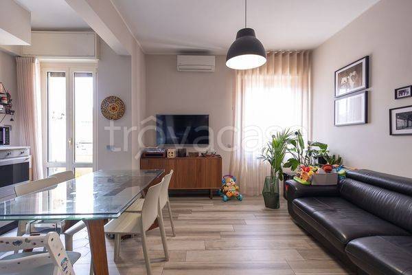 appartamento in vendita a Milano in zona Cascina dei Pomi