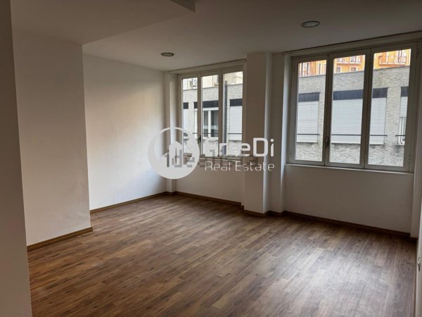ufficio in vendita a Milano in zona Piazzale Lodi
