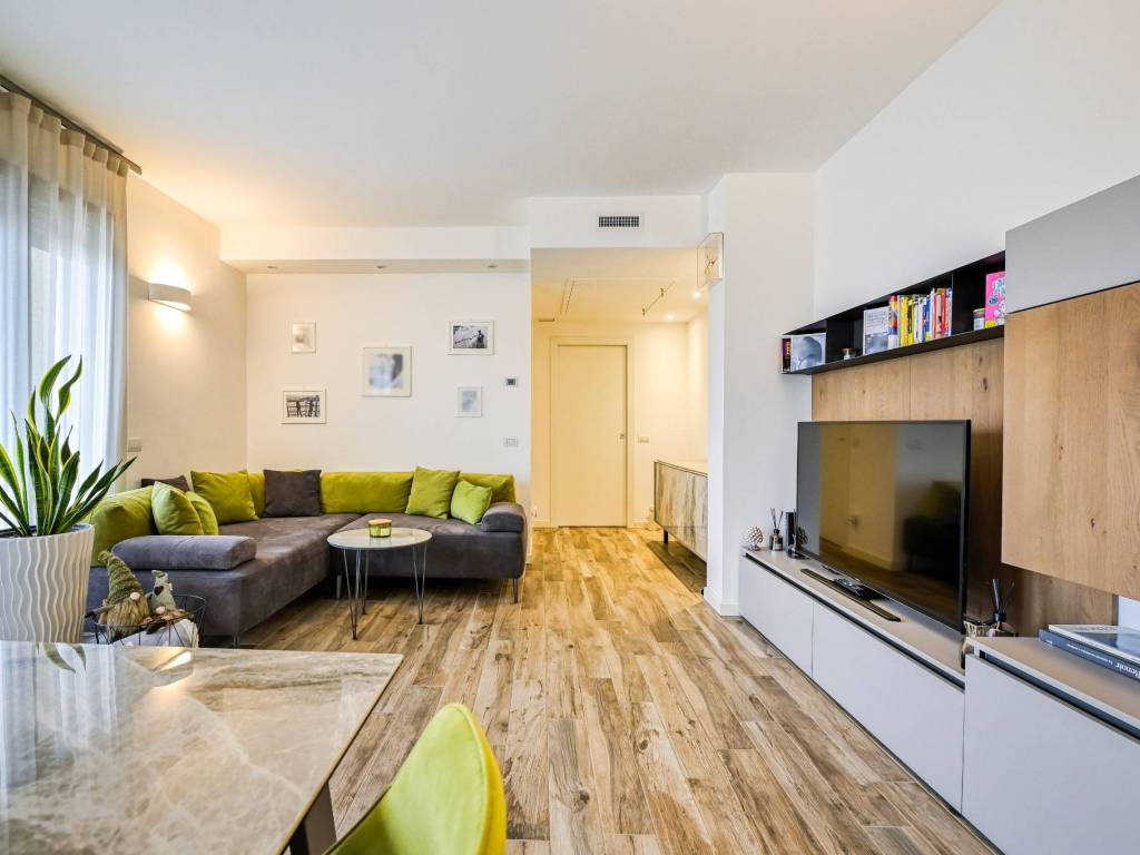 appartamento in vendita a Milano in zona Baggio