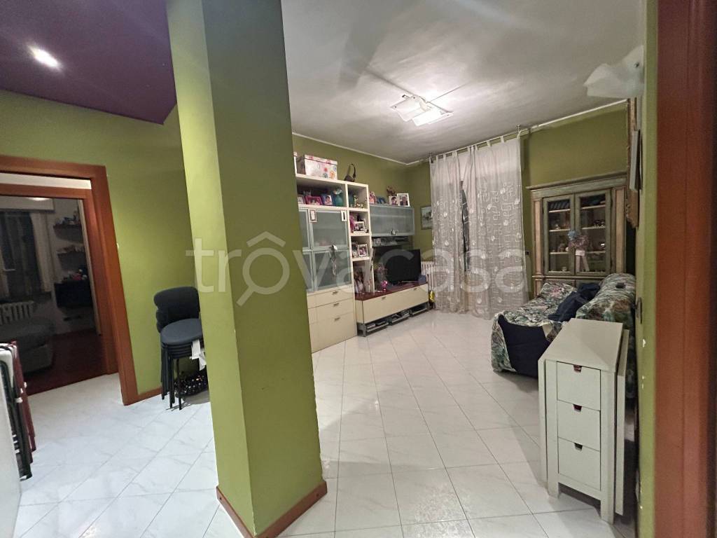 appartamento in vendita a Milano in zona Lorenteggio