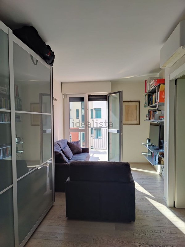 appartamento in vendita a Milano in zona Porta Genova