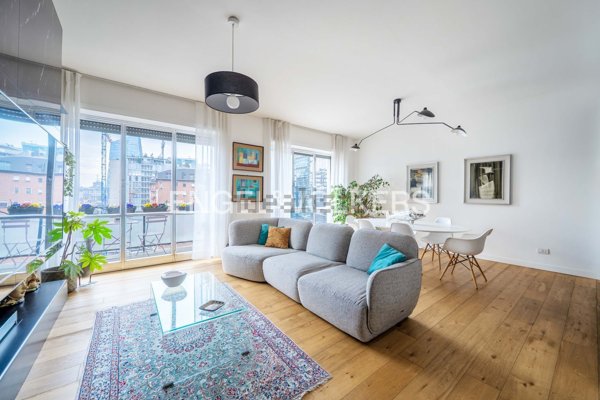 appartamento in vendita a Milano in zona Porta Nuova