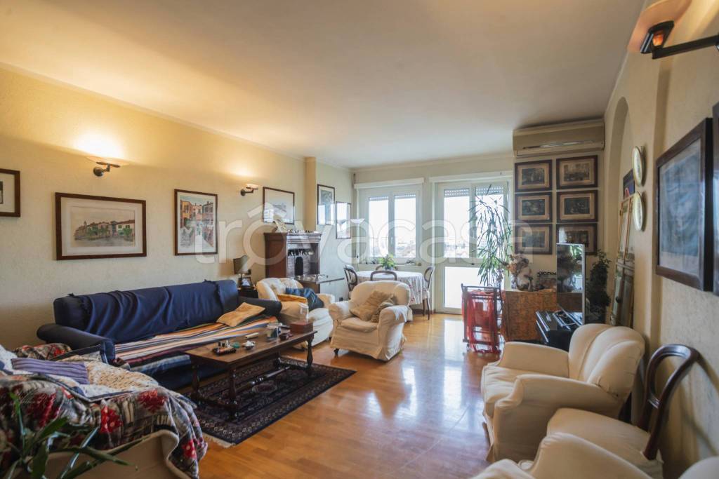 appartamento in vendita a Milano in zona Isola