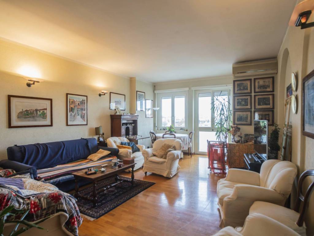 appartamento in vendita a Milano in zona Centro Direzionale