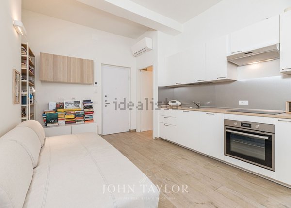 appartamento in vendita a Milano in zona Porta Nuova