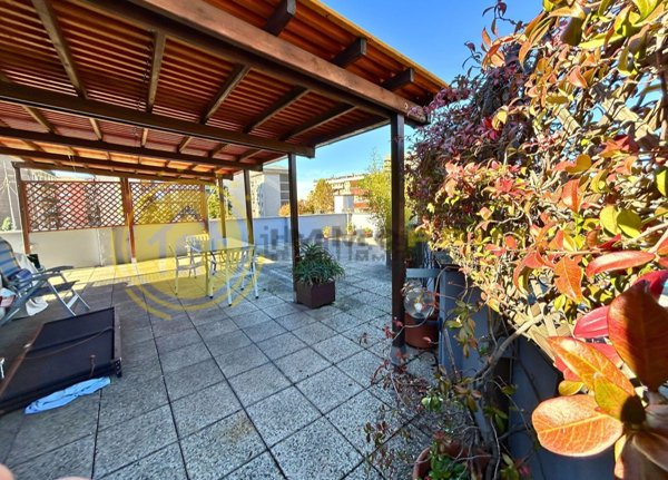 appartamento in vendita a Milano in zona Famagosta