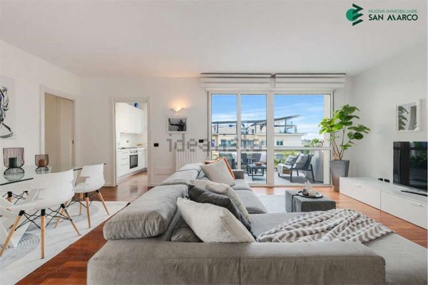 appartamento in vendita a Milano in zona Lorenteggio