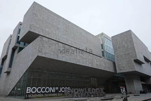 appartamento in vendita a Milano in zona Vigentino