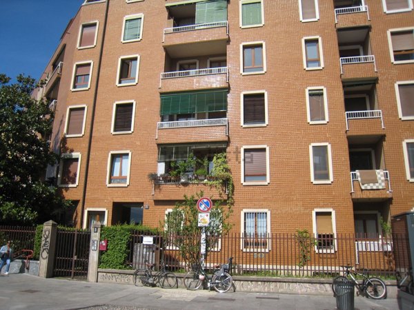 appartamento in vendita a Milano in zona Porta Genova