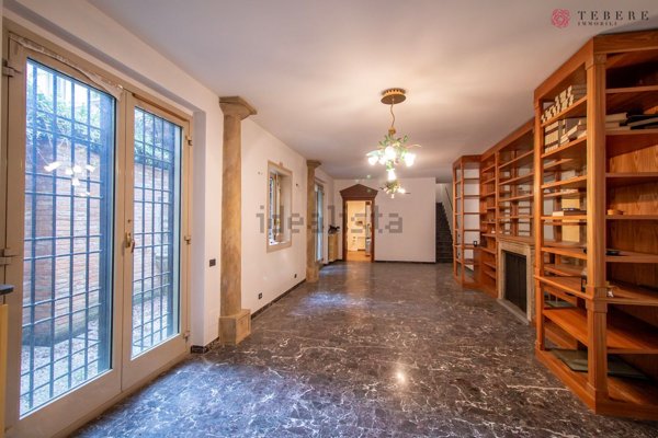 appartamento in vendita a Milano in zona Sant'Ambrogio