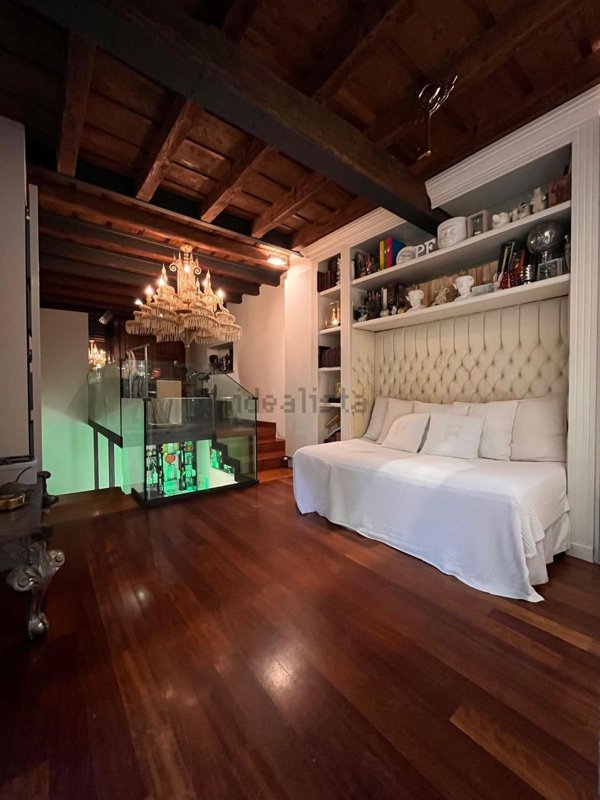 appartamento in vendita a Milano in zona Porta Ticinese