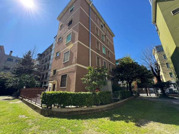 negozio in vendita a Milano in zona Gorla