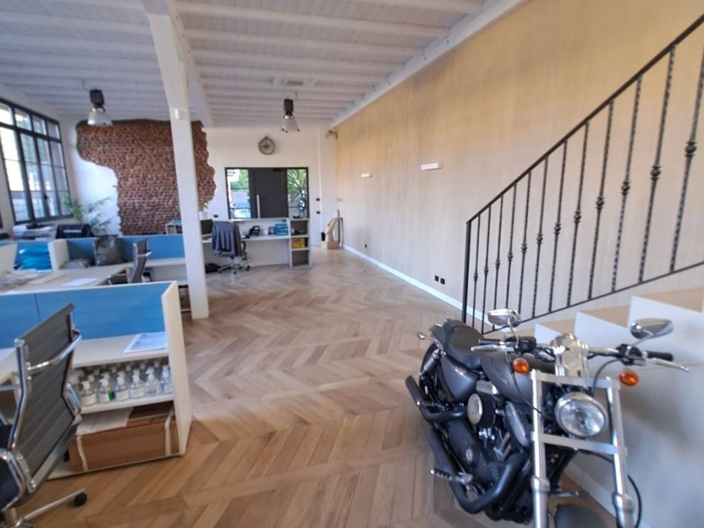 negozio in vendita a Milano in zona Affori