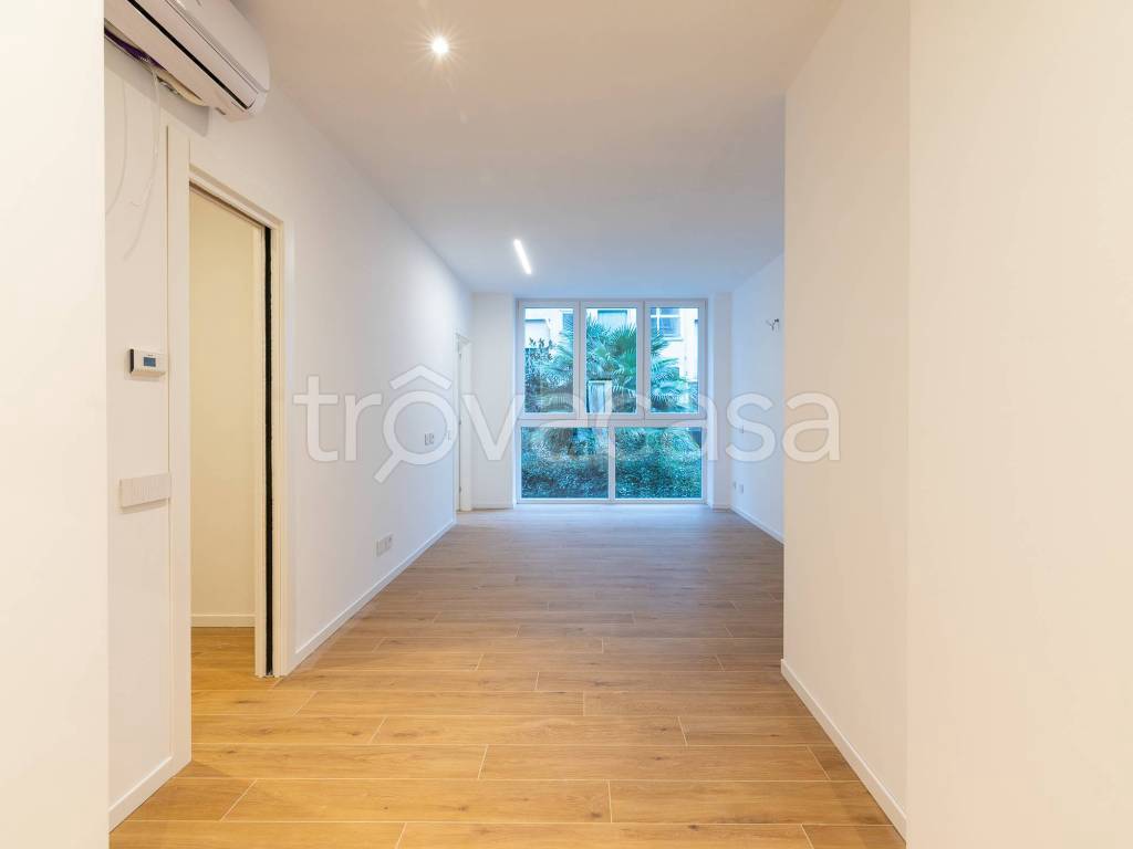 appartamento in vendita a Milano in zona Bullona