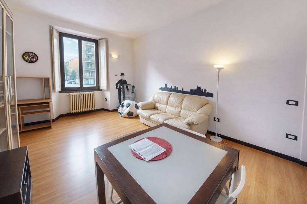 appartamento in vendita a Milano in zona Cascina dei Pomi