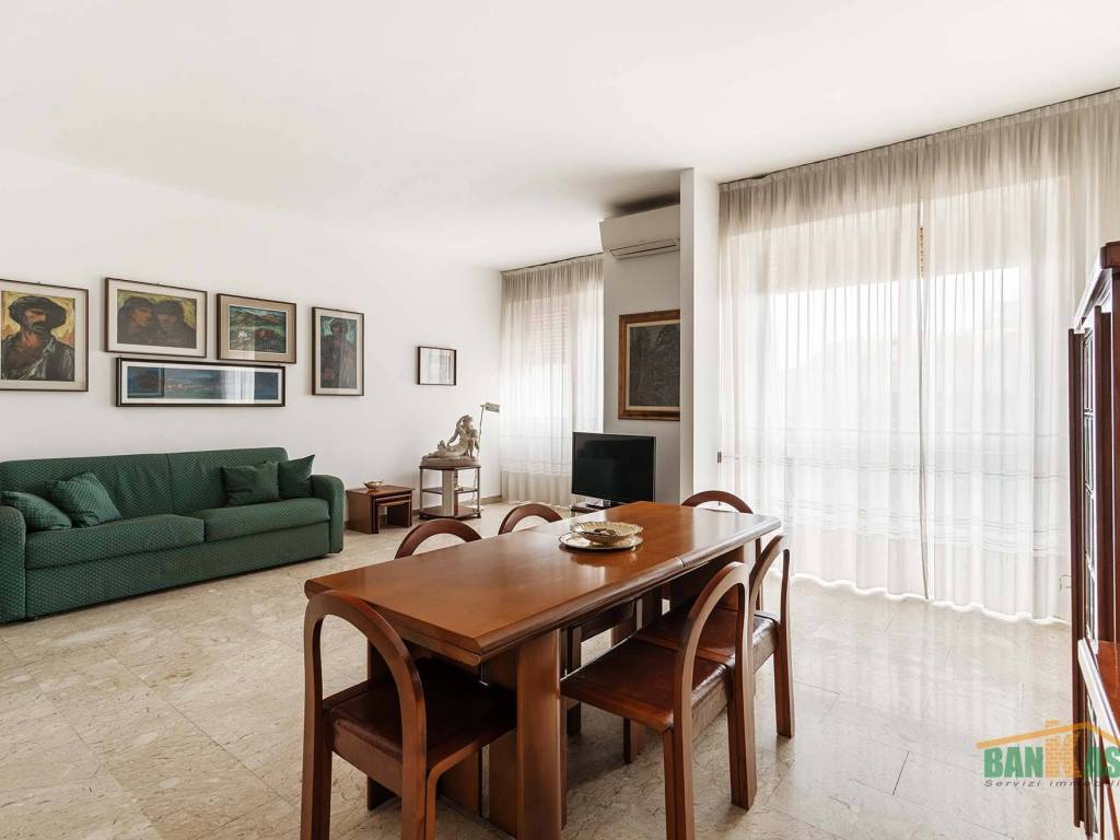 appartamento in vendita a Milano in zona Maggiolina