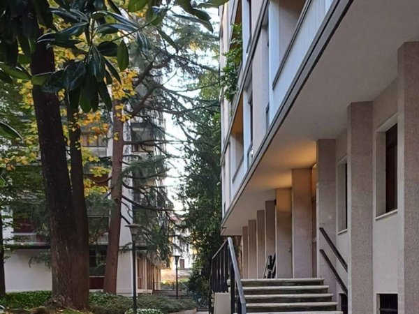 ufficio in vendita a Milano in zona Sempione