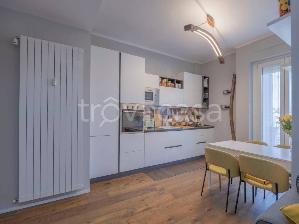 appartamento in vendita a Milano in zona Rembrandt