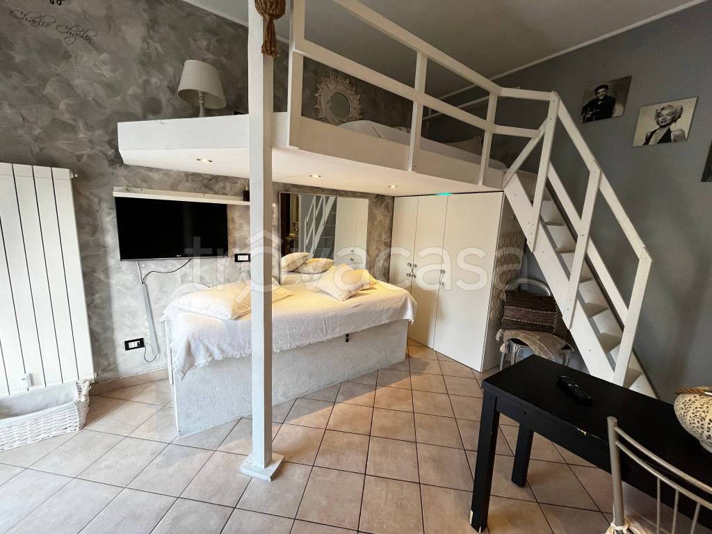 appartamento in vendita a Milano in zona Quinto Romano