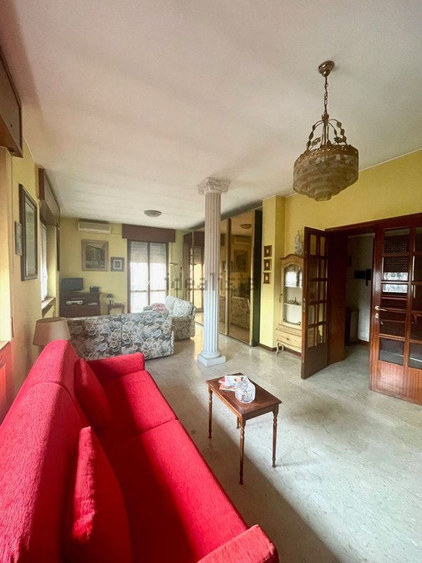 appartamento in vendita a Milano in zona Baggio