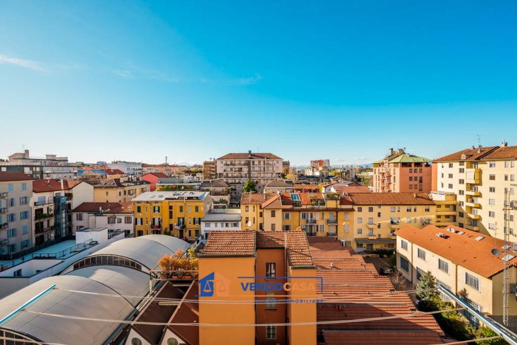 appartamento in vendita a Milano in zona Bullona