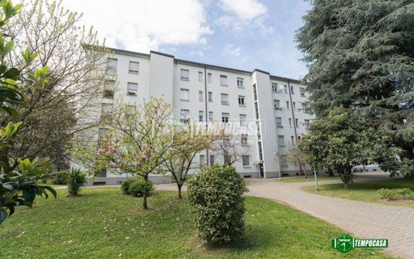 appartamento in vendita a Milano in zona Segnano