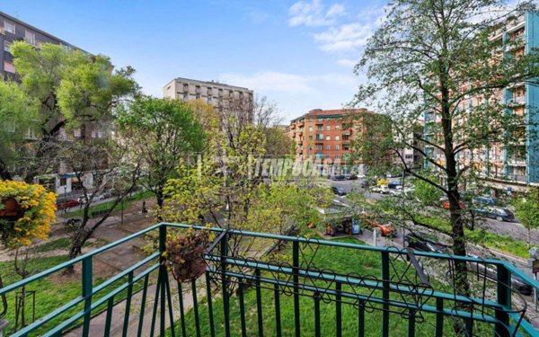 appartamento in vendita a Milano in zona XXII Marzo