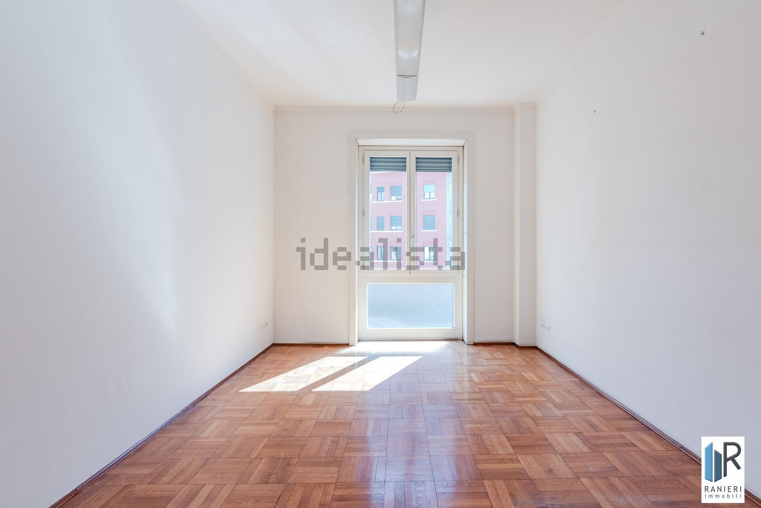 appartamento in vendita a Milano in zona Guastalla