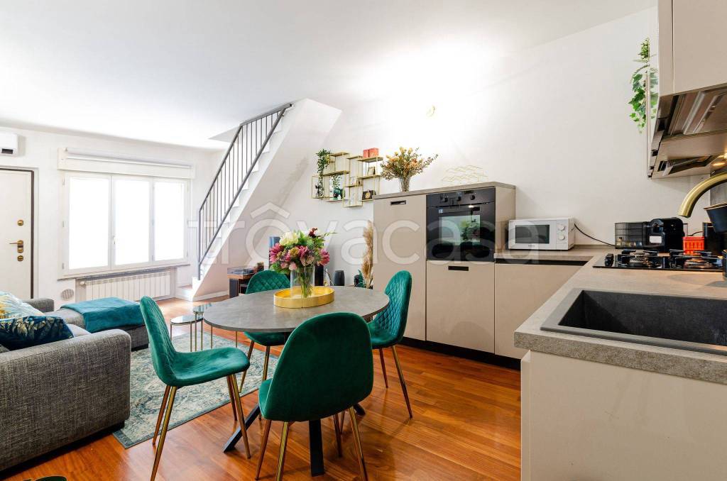 appartamento in vendita a Milano in zona Piazzale Lodi