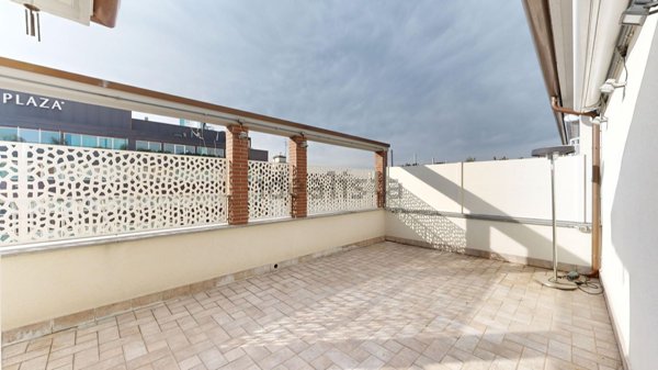 appartamento in vendita a Milano in zona Porta Nuova