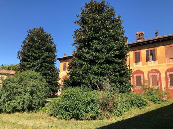 intera palazzina in vendita a Milano in zona Baggio