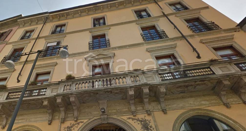 appartamento in vendita a Milano in zona Porta Garibaldi