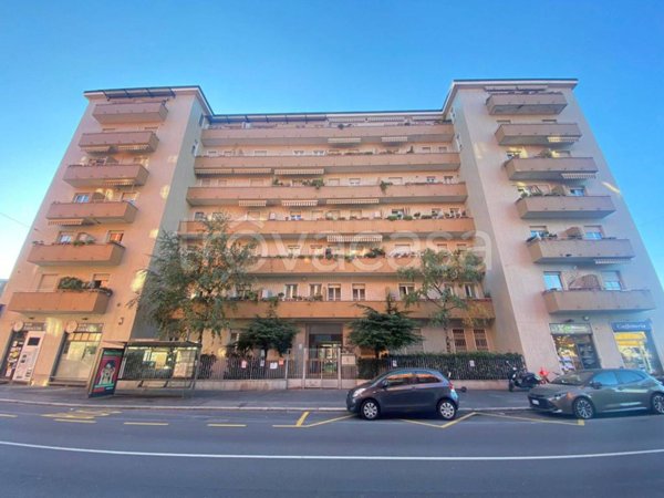 appartamento in vendita a Milano in zona Cascina dei Pomi
