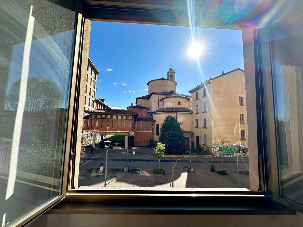 appartamento in vendita a Milano in zona Bocconi