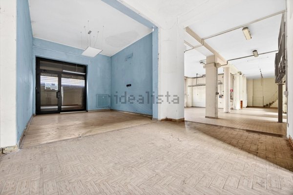 locale commerciale in vendita a Milano in zona Porta Vittoria