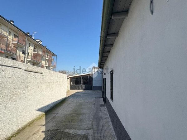 appartamento in vendita a Milano in zona Baggio