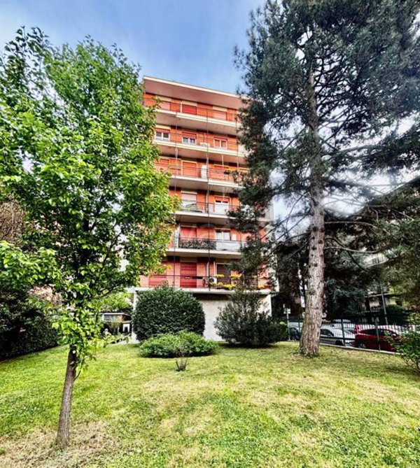 appartamento in vendita a Milano in zona Prato Centenaro