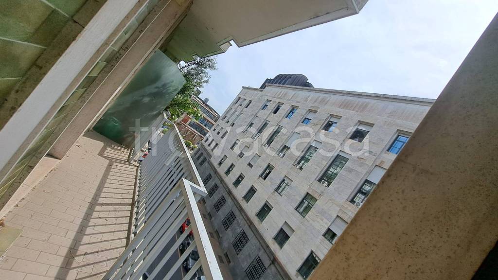 appartamento in vendita a Milano in zona Guastalla