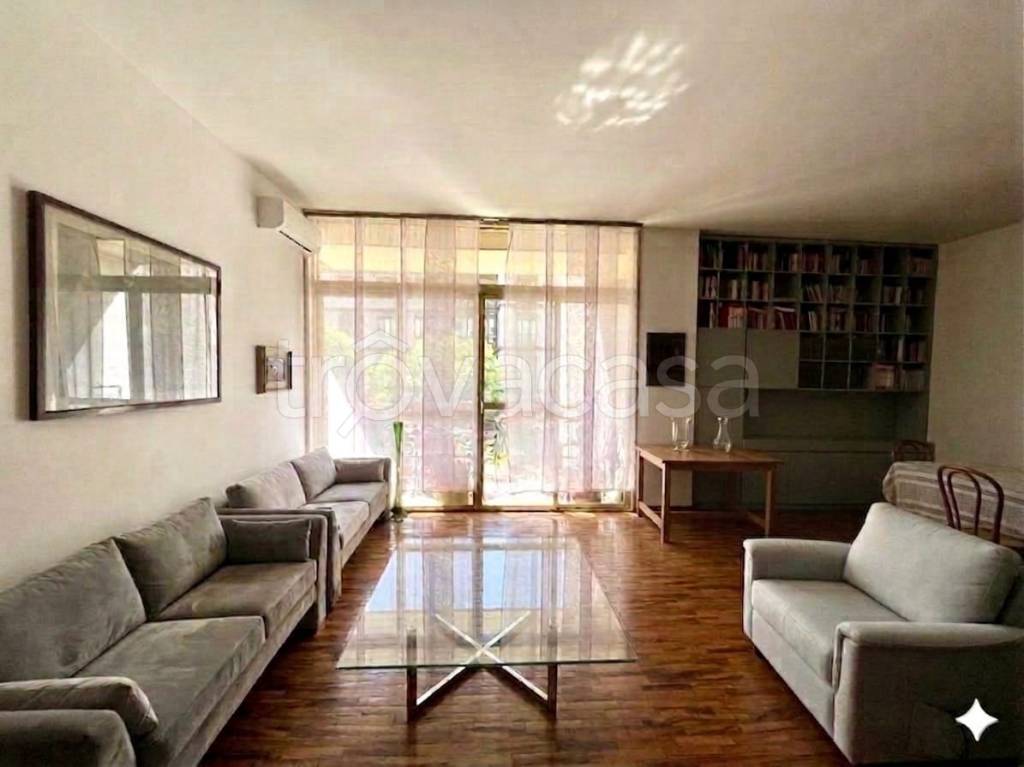 appartamento in vendita a Milano in zona Cadorna