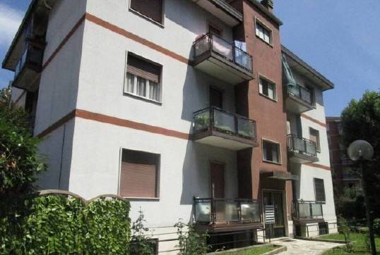 appartamento in vendita a Milano in zona Baggio