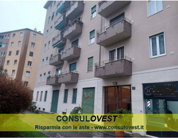 negozio in vendita a Milano in zona San Siro