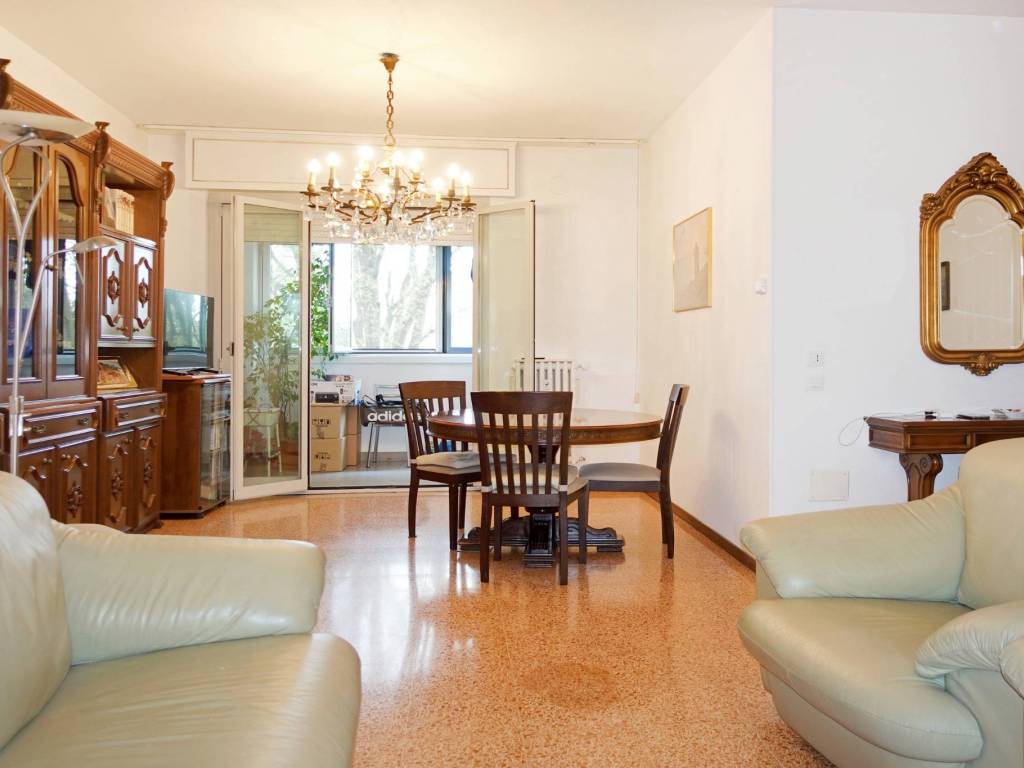 appartamento in vendita a Milano in zona Baggio