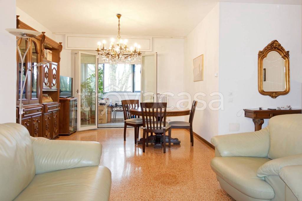 appartamento in vendita a Milano in zona Quarto Cagnino