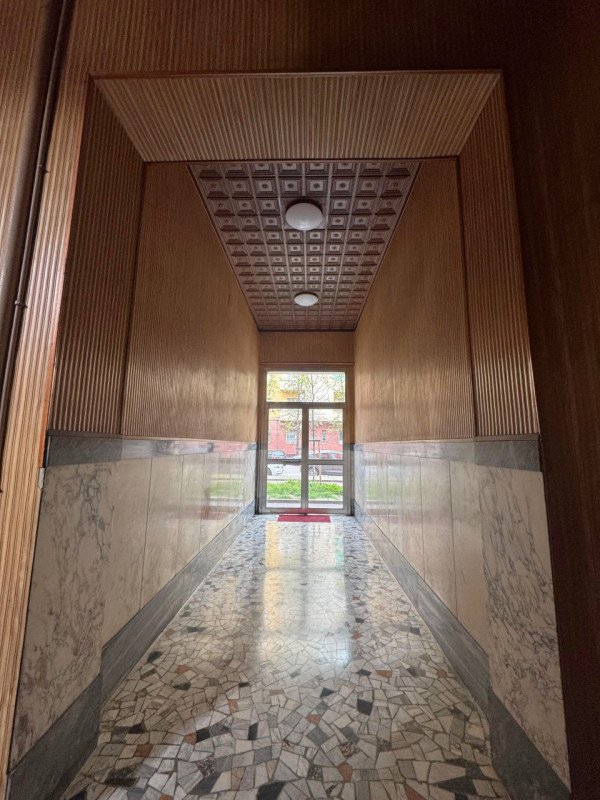 negozio in vendita a Milano in zona Corvetto