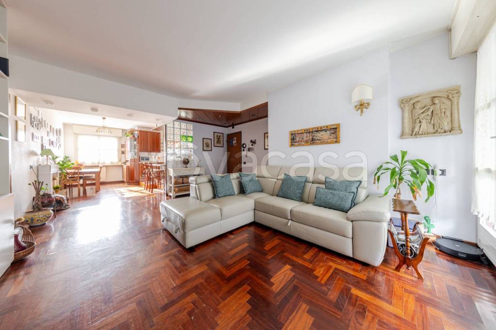 appartamento in vendita a Milano in zona Vigentino