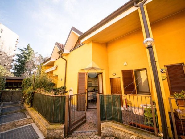 casa indipendente in vendita a Milano in zona Baggio