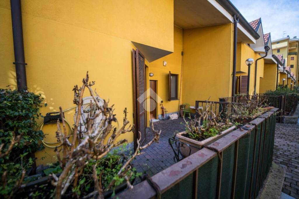 casa indipendente in vendita a Milano in zona Baggio