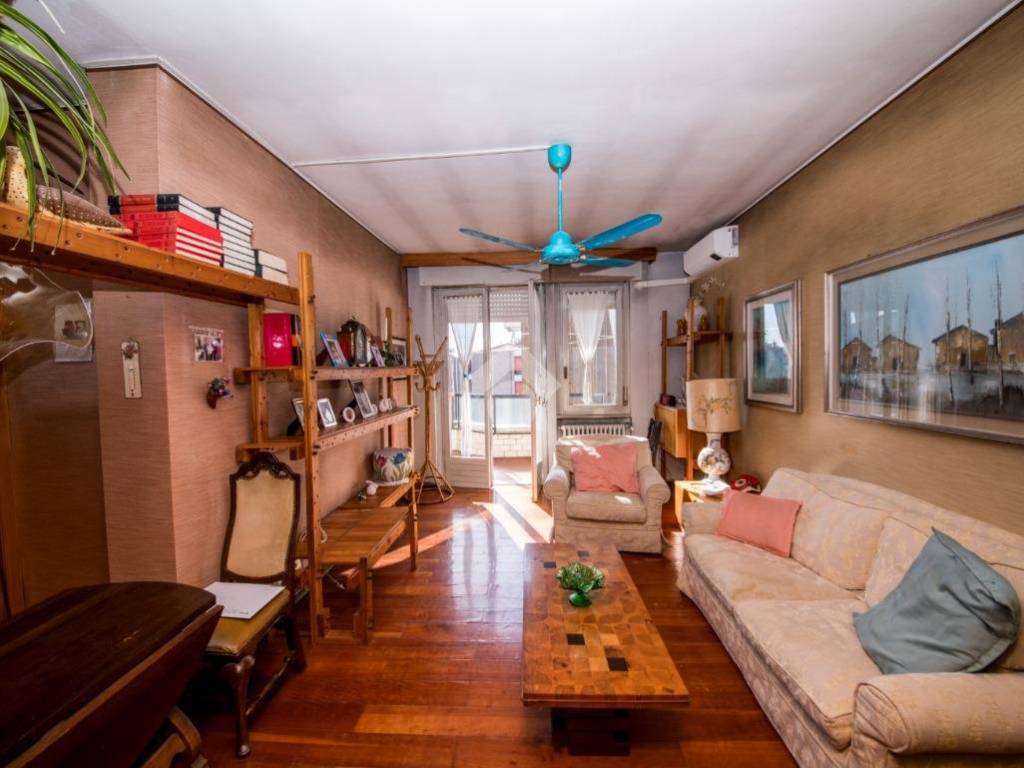 appartamento in vendita a Milano in zona Baggio